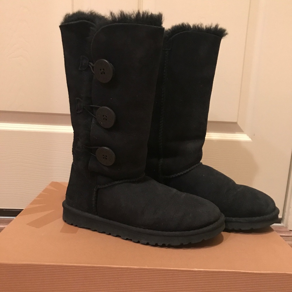 Tall woman’s UGG black books